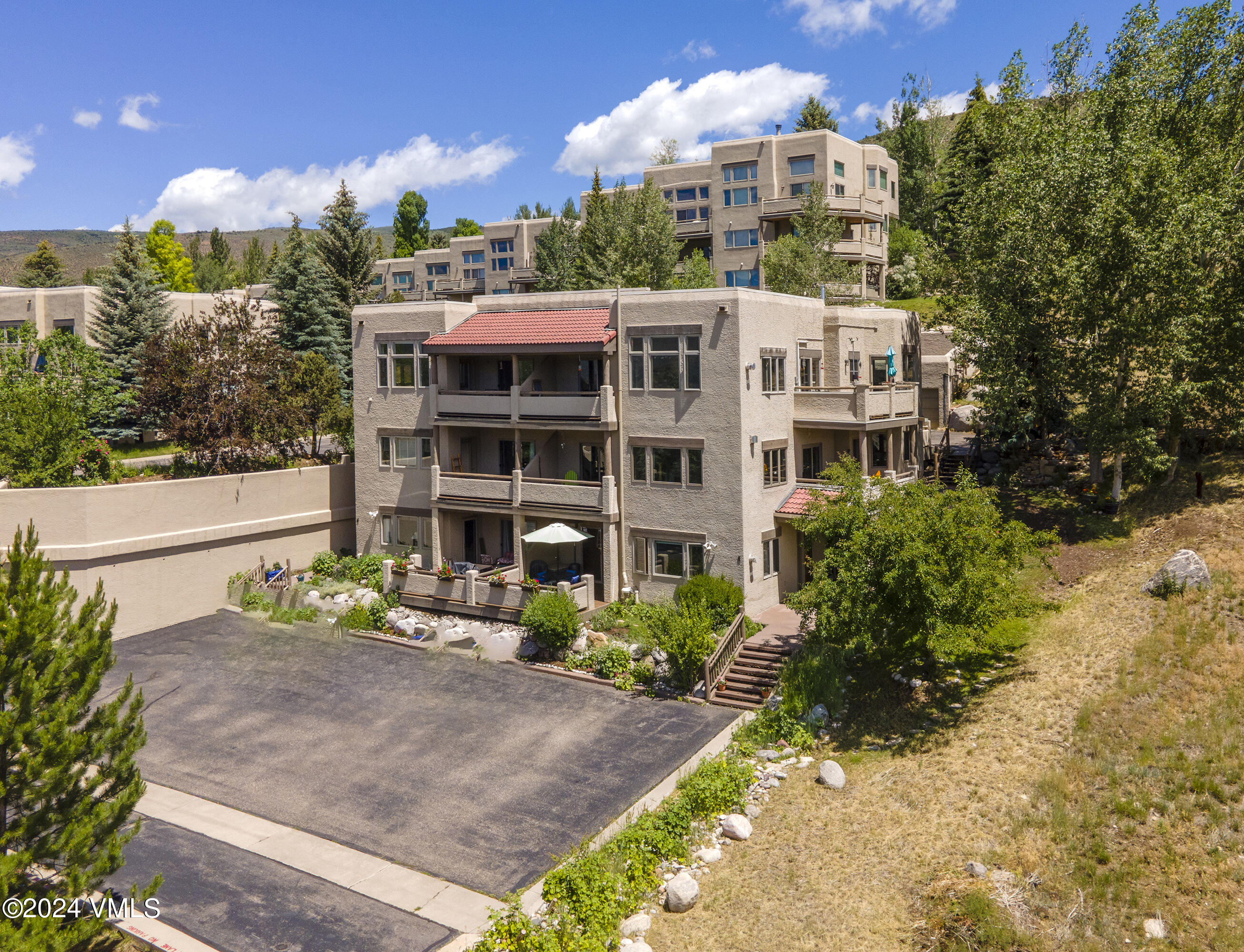 751 Singletree Road, Unit 3N Edwards, CO 81632 - Photo 8 of 35 a front view of a building with street view