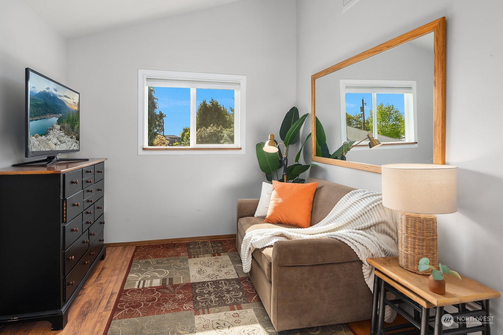 1202 North 29th Street Renton, WA 98056 - Photo 21 of 35 a living room with furniture and a window