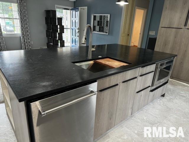 2121 Whitefield Road Springfield, IL 62702 - Photo 8 of 46