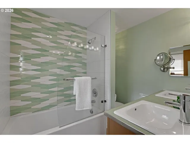 $819,000 | 3360 Southwest Hamilton Street, Portland, OR 97239