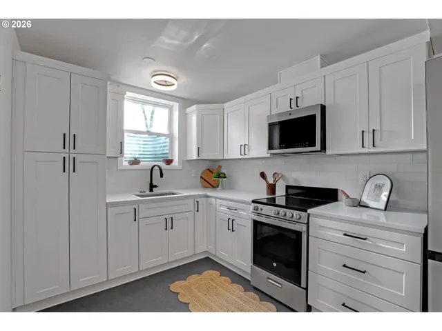 $819,000 | 3360 Southwest Hamilton Street, Portland, OR 97239