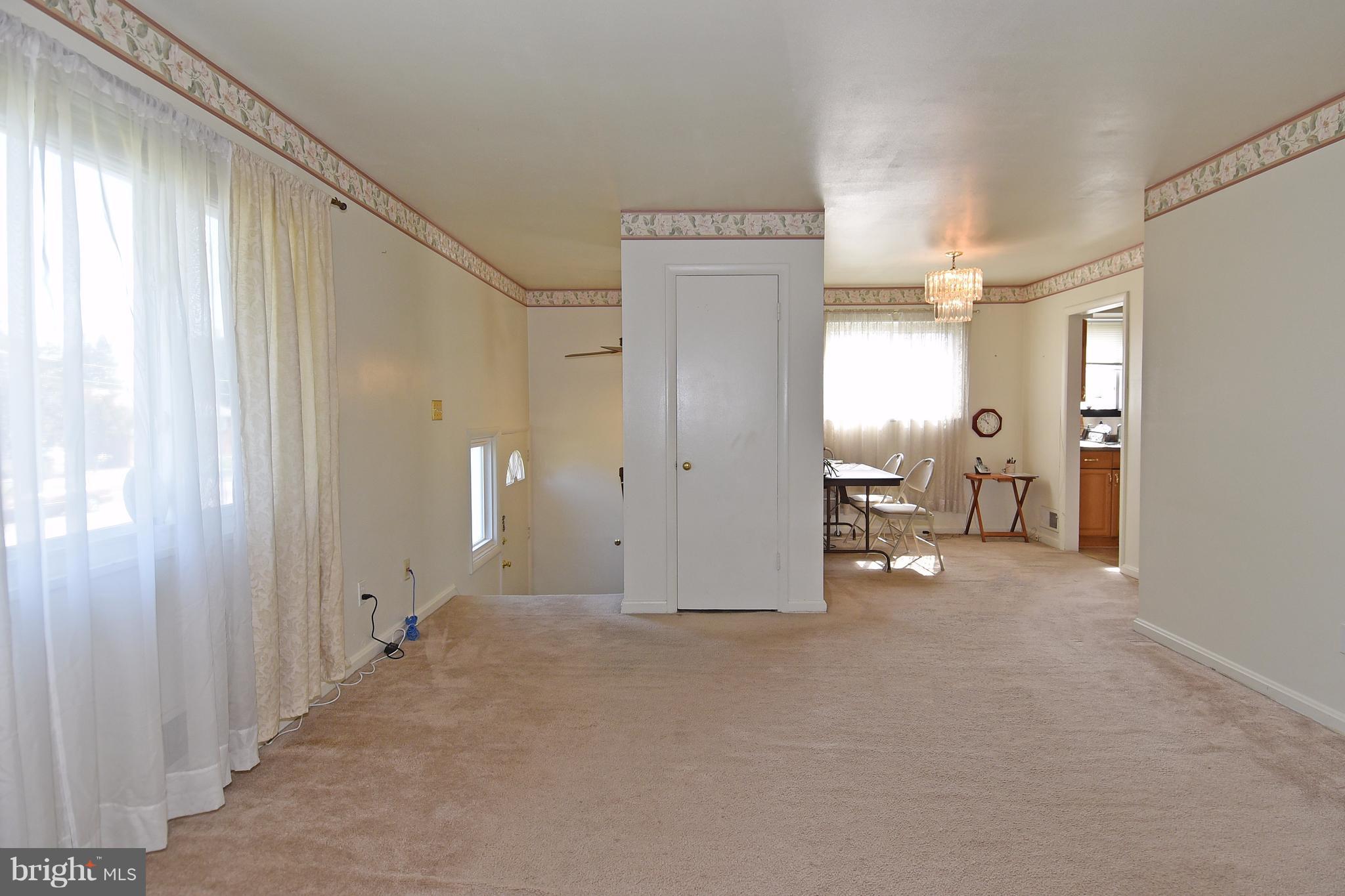 7110 Evanston Road Springfield, VA 22150 - Photo 3 of 26 Living Room