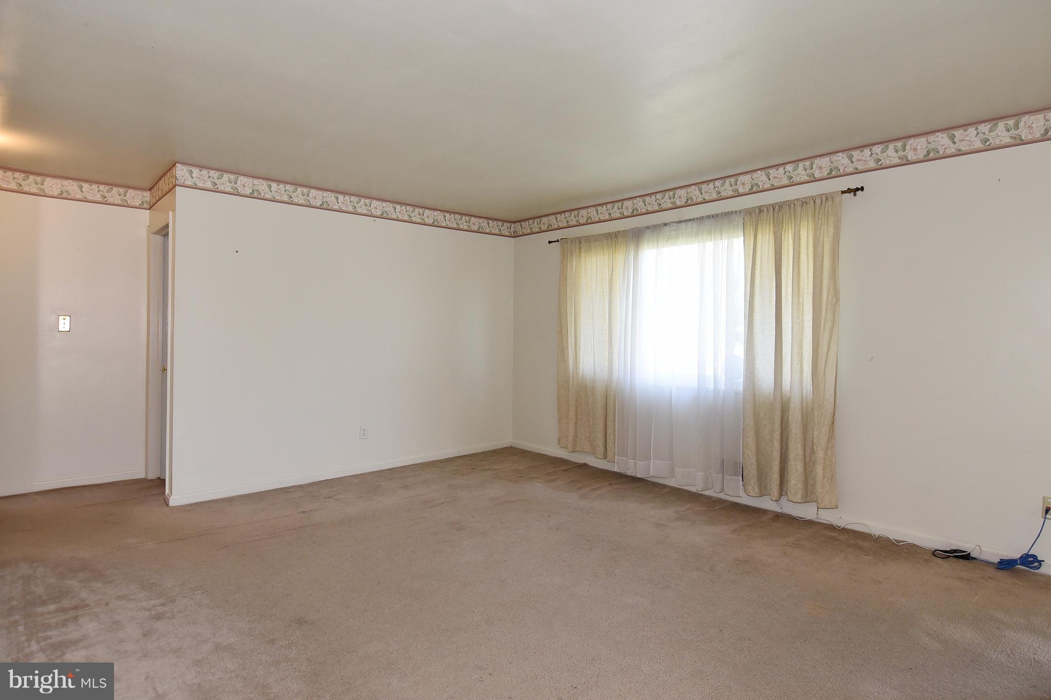 7110 Evanston Road Springfield, VA 22150 - Photo 4 of 26 Living Room