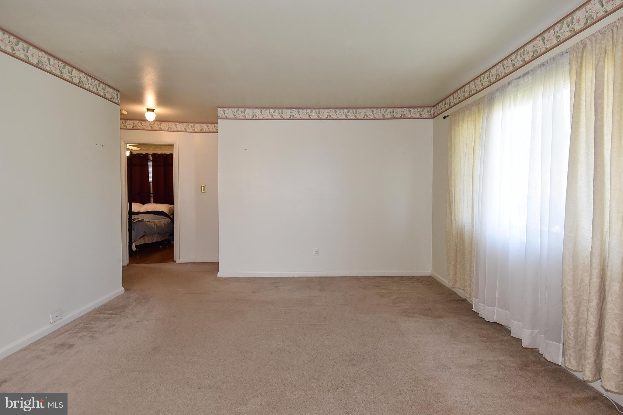 7110 Evanston Road Springfield, VA 22150 - Photo 5 of 26 Living Room
