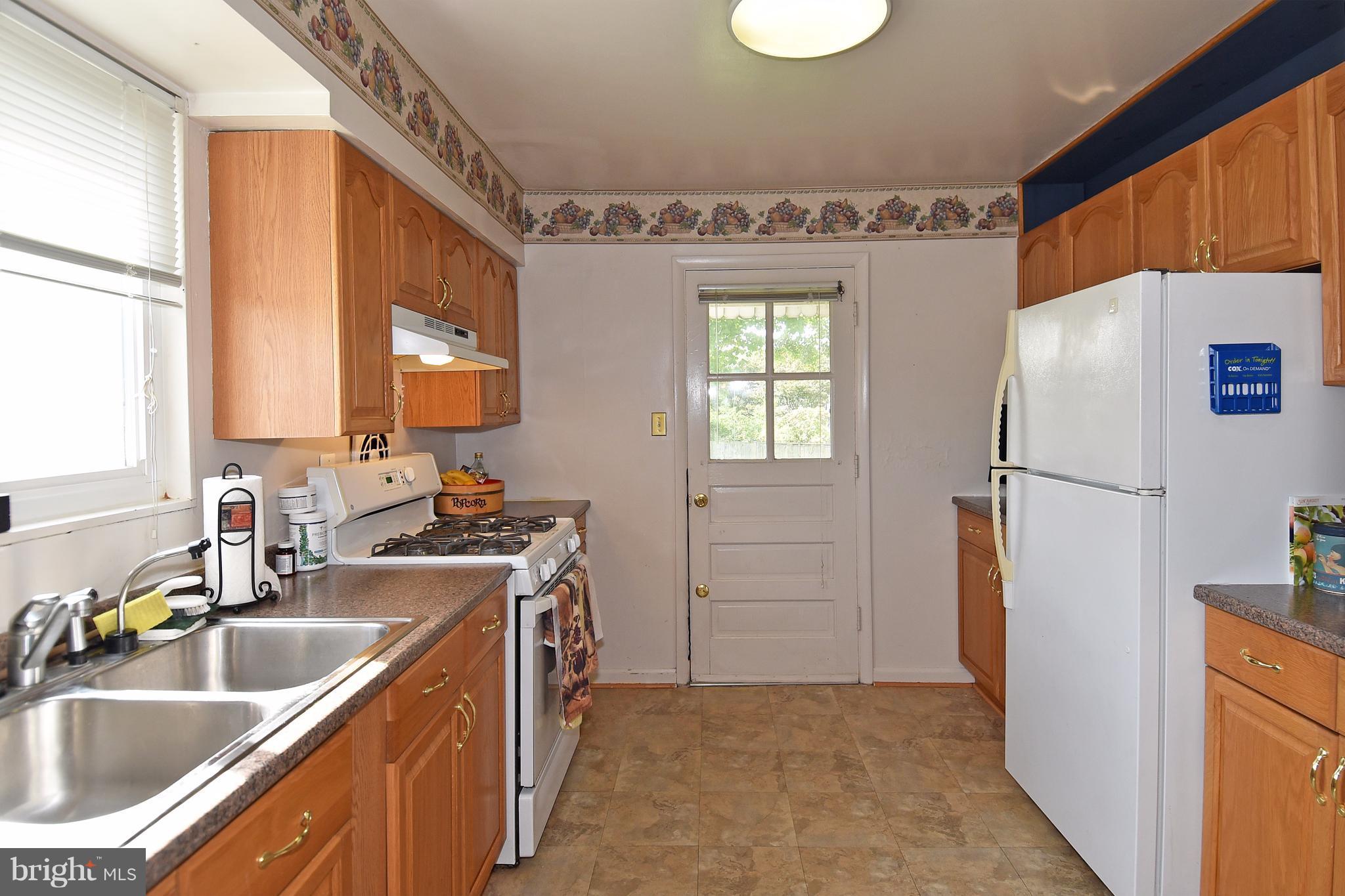 7110 Evanston Road Springfield, VA 22150 - Photo 8 of 26 Kitchen