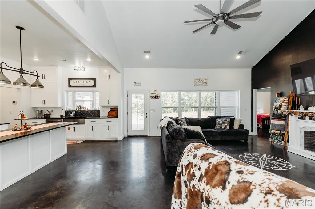 25925 Springfield Road Waynesville, MO 65583 - Photo 11 of 82 Gallery Image 11