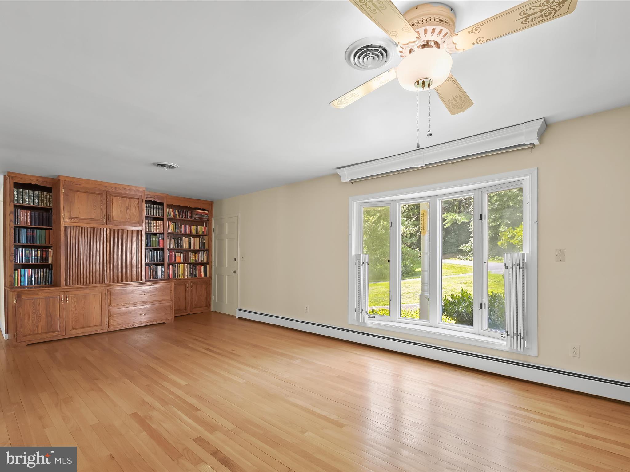3835 Rinehart Road Westminster, MD 21158 - Photo 6 of 58 Living Room