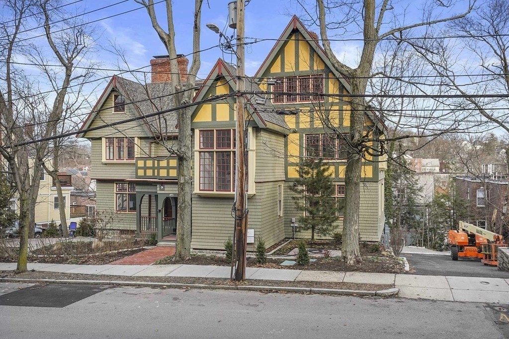 165 Winthrop Road, Unit D Brookline, MA 02445 - Photo 4 of 40
