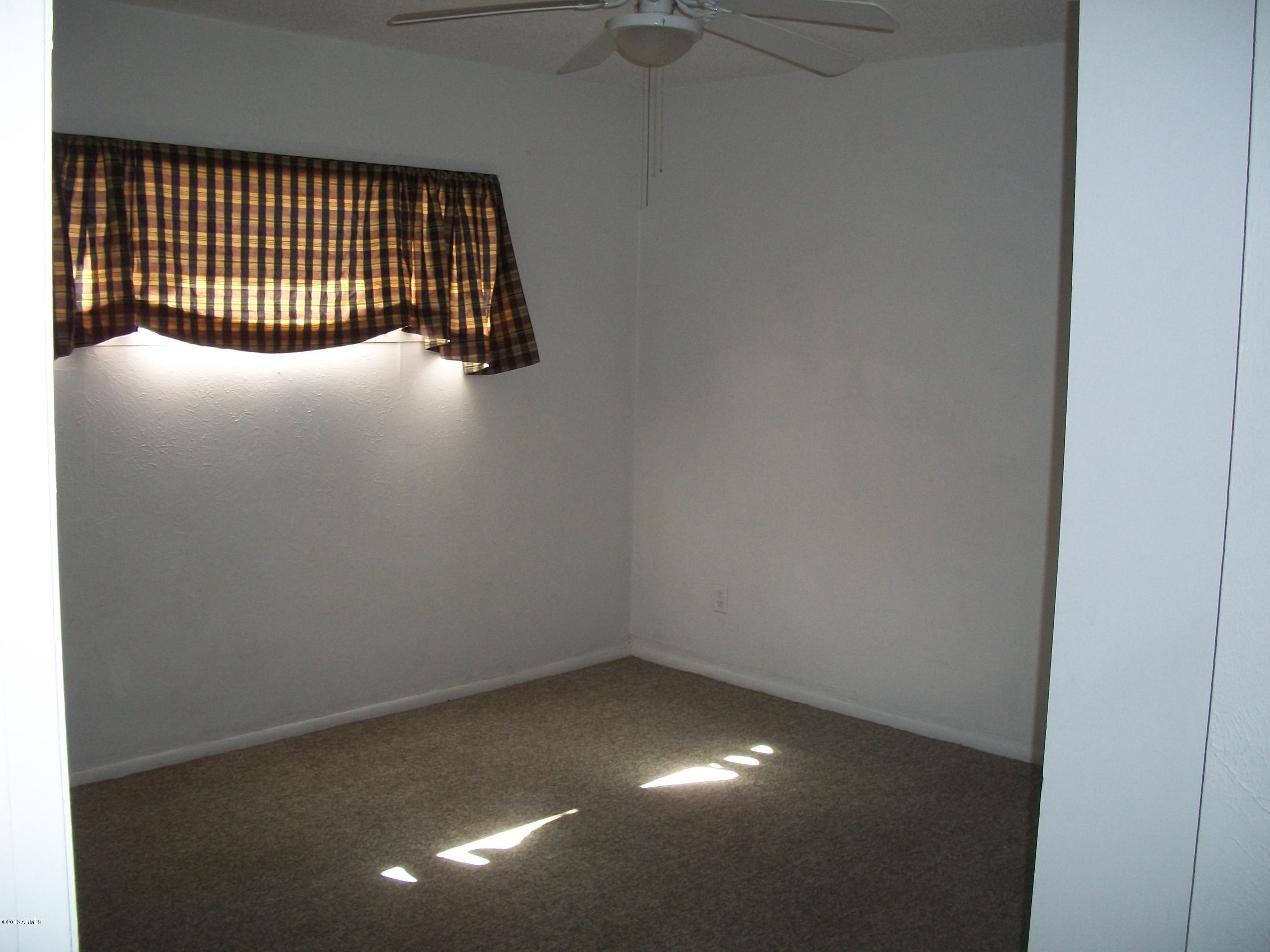 6047 West Osborn Road Phoenix, AZ 85033 - Photo 5 of 14 6047 Osborn 027