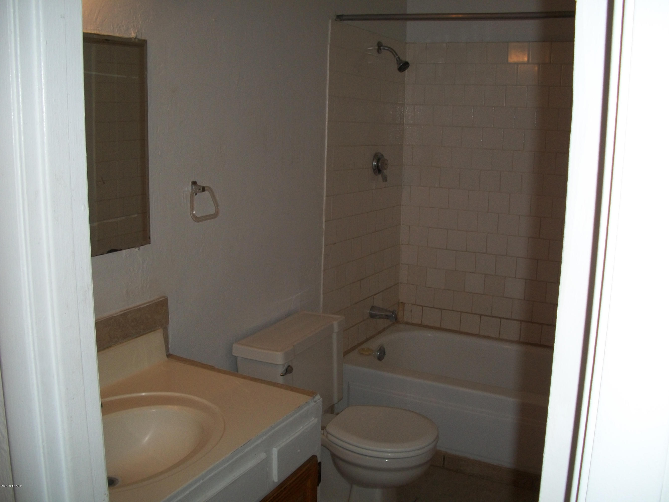 6047 West Osborn Road Phoenix, AZ 85033 - Photo 8 of 14 6047 Osborn 031