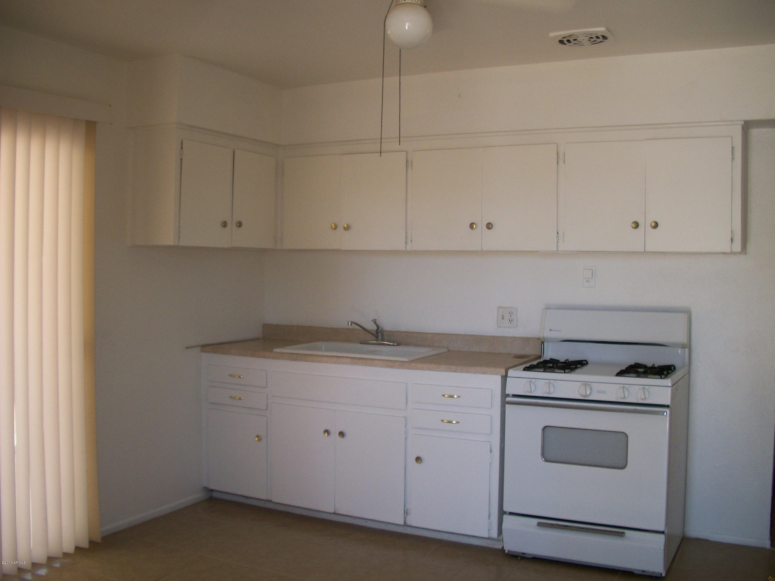 6047 West Osborn Road Phoenix, AZ 85033 - Photo 9 of 14 6047 Osborn 016
