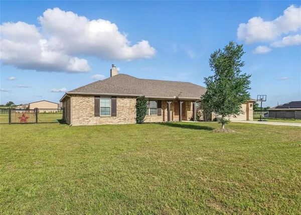 $390,000 | 240 Springwood Ranch Loop, Springtown, TX 76082