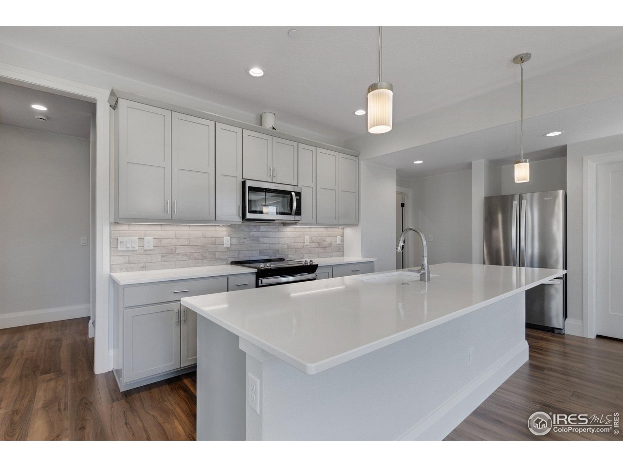 5700 2nd Road Greeley, CO 80634 - Photo 12 of 40 Custom cabinetry with 42" uppers w/ soft-close doors & drawers