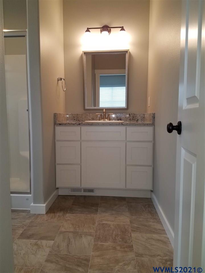 9176 Portland Road Northeast Salem, OR 97305 - Photo 21 of 29 Gallery Image 21