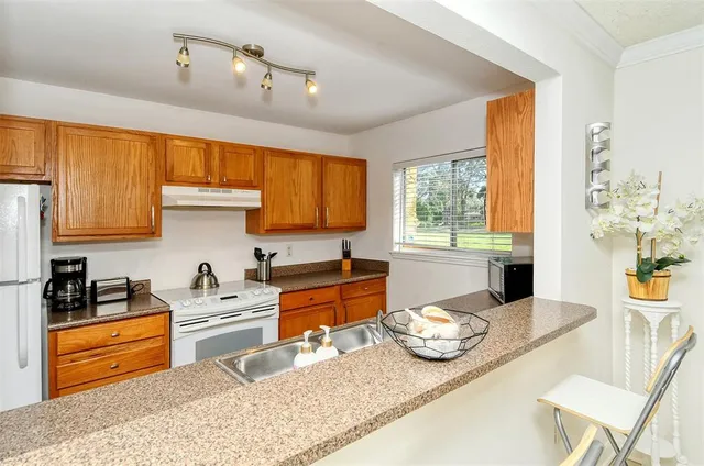 $1,800 | 1877 Toucan Way, Unit 400, Sarasota, FL 34232