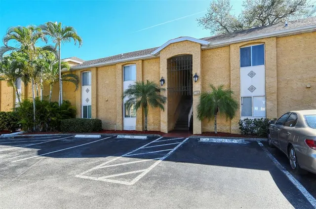 $1,800 | 1877 Toucan Way, Unit 400, Sarasota, FL 34232