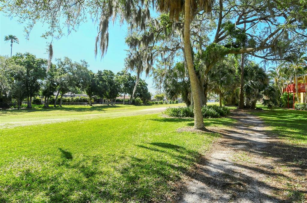 1877 Toucan Way, Unit 400 Sarasota, FL 34232 - Photo 6 of 42