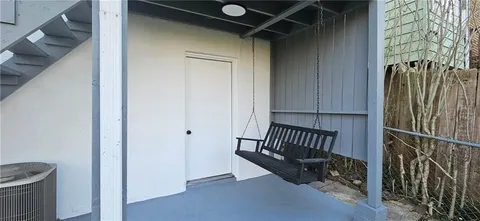 a view of entryway with a front door