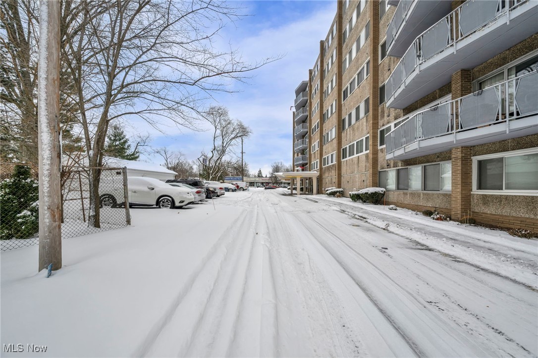 6640 Pearl Road, Unit 407 Cleveland, OH 44130 - Photo 4 of 21 Gallery Image 4