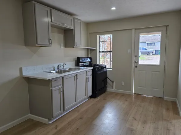 $825 | 1723 Alta Vista Street, Unit B, Houston, TX 77023