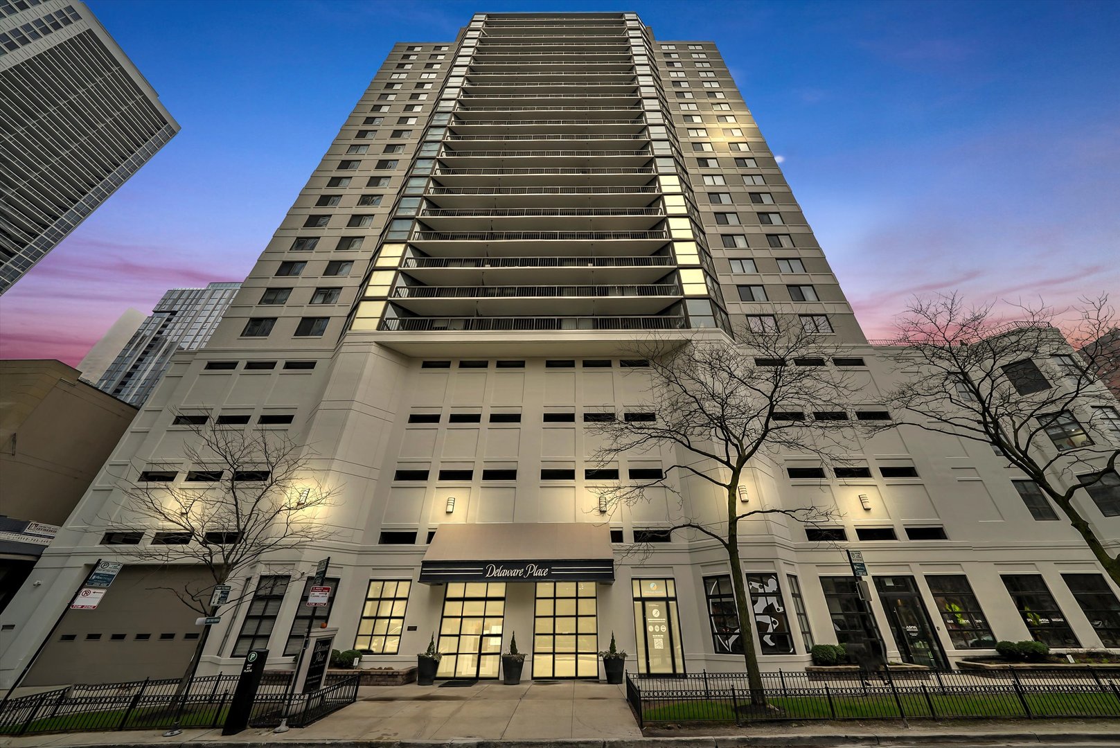33 West Delaware Pl Unit 15C  
