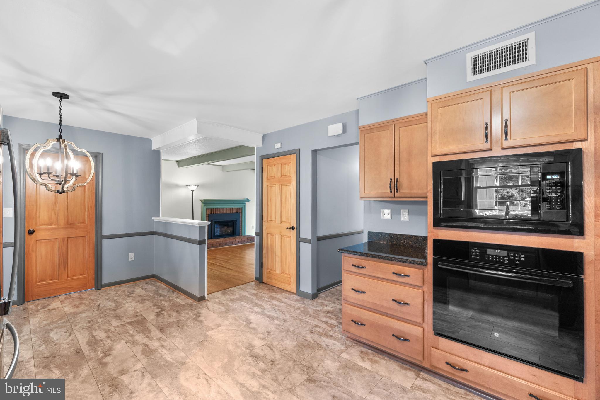 9433 Dunloggin Road Ellicott City, MD 21042 - Photo 11 of 48 Kitchen