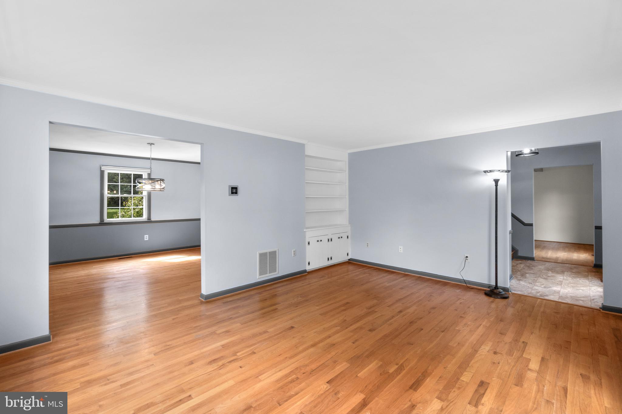 9433 Dunloggin Road Ellicott City, MD 21042 - Photo 5 of 48 Living Room