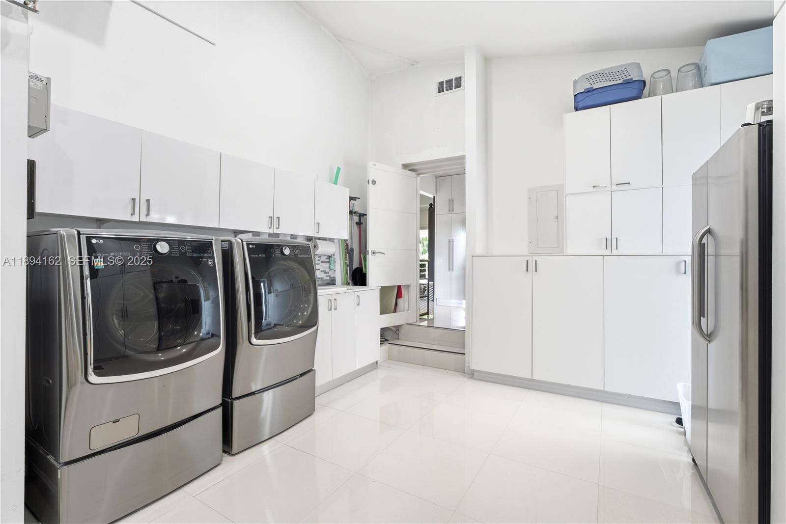 12932 Ixora Road North Miami, FL 33181 - Photo 19 of 21 Gallery Image 19