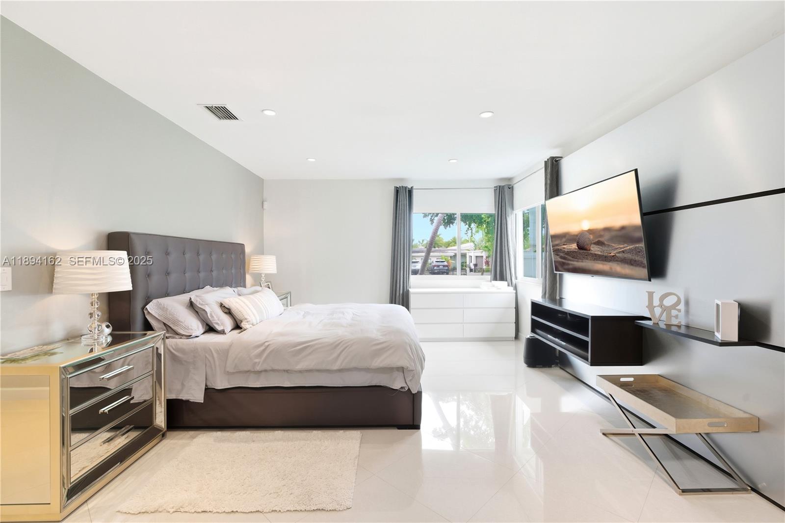 12932 Ixora Road North Miami, FL 33181 - Photo 10 of 21 Gallery Image 10