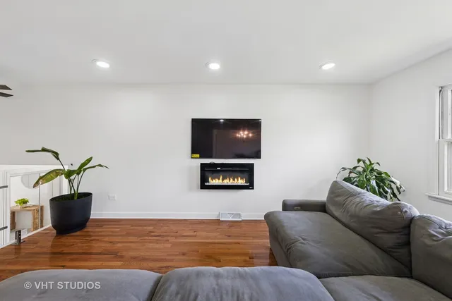 $510,000 | 10S111 Leonard Drive, Willowbrook, IL 60527