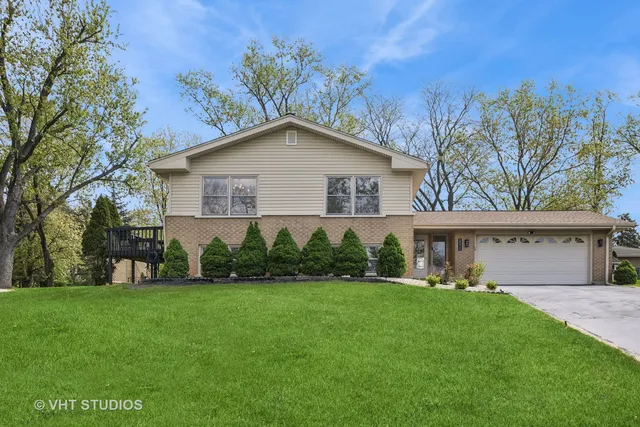 $510,000 | 10S111 Leonard Drive, Willowbrook, IL 60527