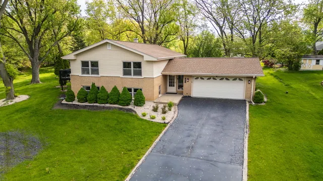 $510,000 | 10S111 Leonard Drive, Willowbrook, IL 60527
