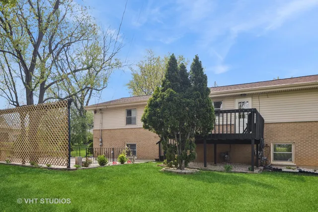 $510,000 | 10S111 Leonard Drive, Willowbrook, IL 60527