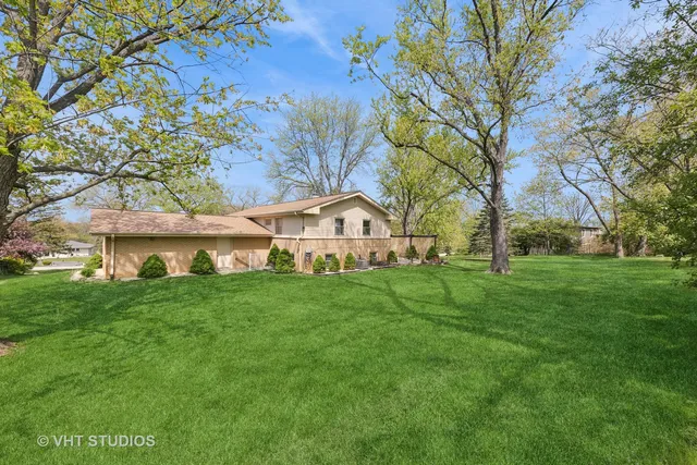 $510,000 | 10S111 Leonard Drive, Willowbrook, IL 60527