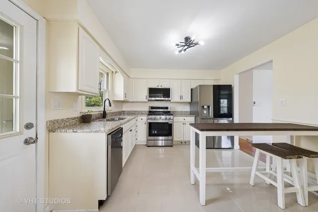 $510,000 | 10S111 Leonard Drive, Willowbrook, IL 60527