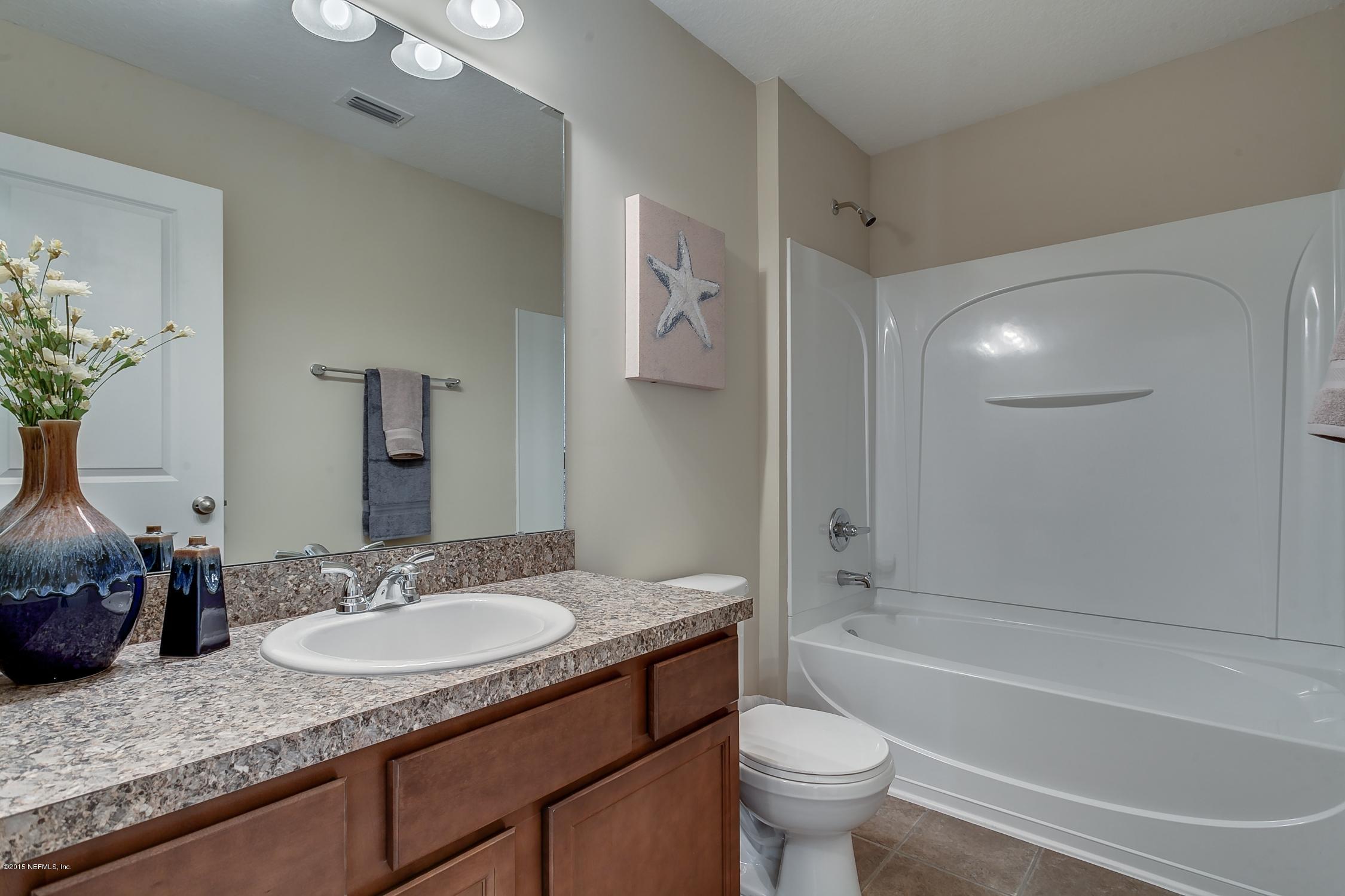 3148 Chestnut Ridge Way, Unit 12A Orange Park, FL 32065 - Photo 7 of 28 Bathroom_2