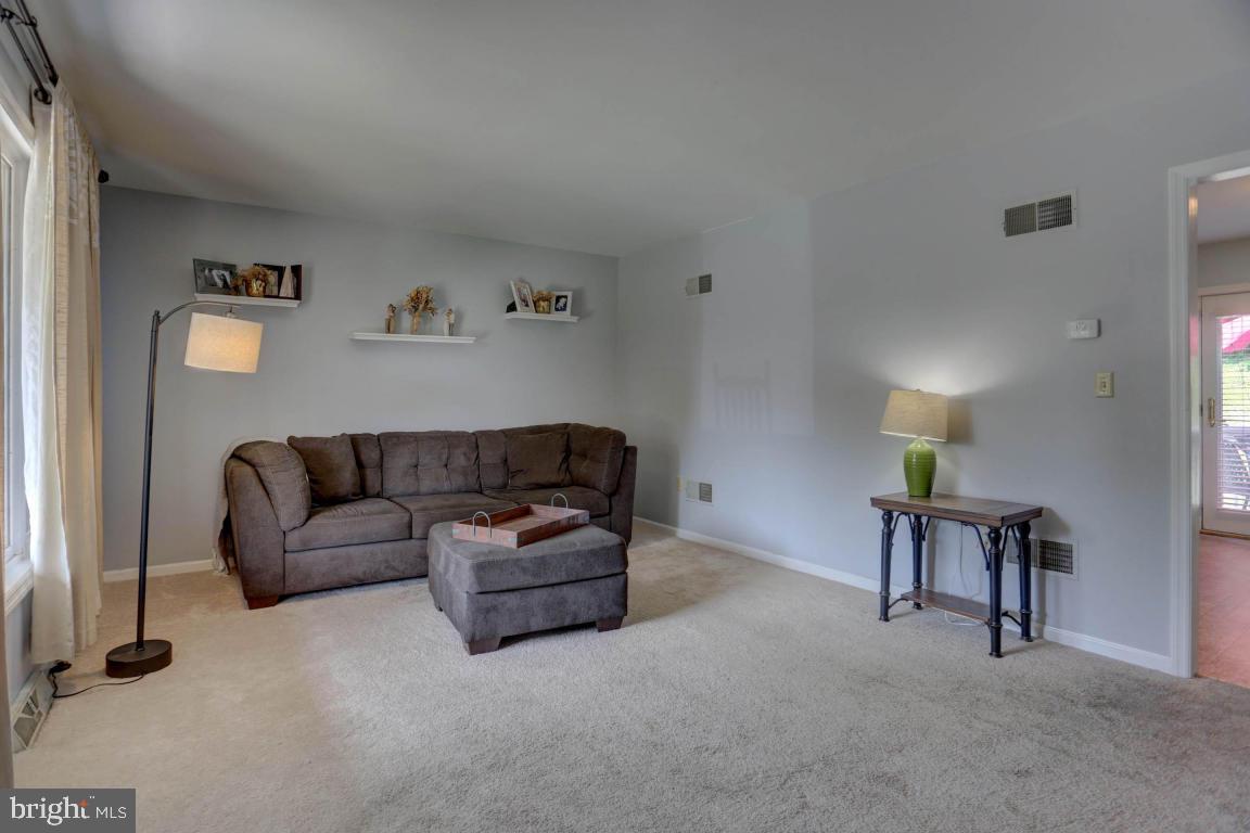 24 Edgewood Drive Lititz, PA 17543 - Photo 2 of 23 Gallery Image 2
