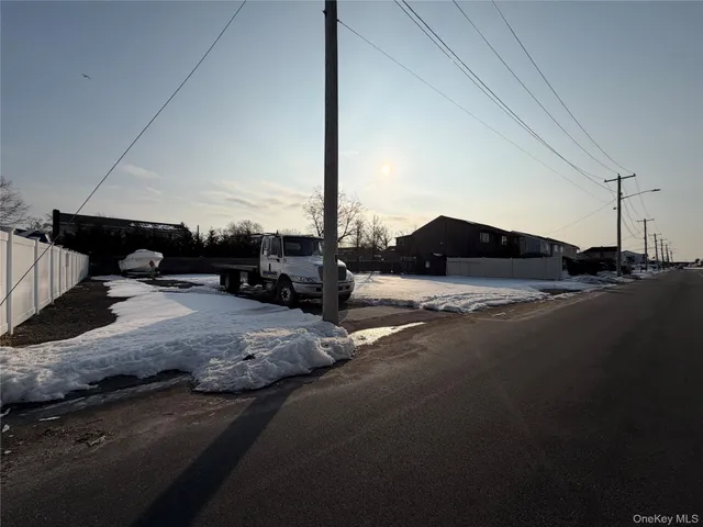 $1,389,000 | 628 Shore Road, Lindenhurst, NY 11757