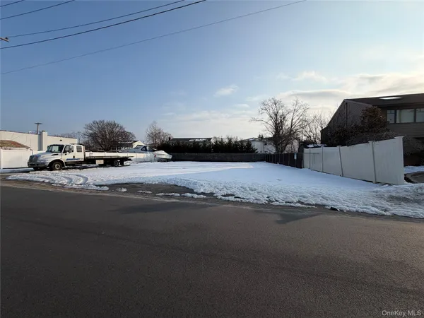 $1,389,000 | 628 Shore Road, Lindenhurst, NY 11757