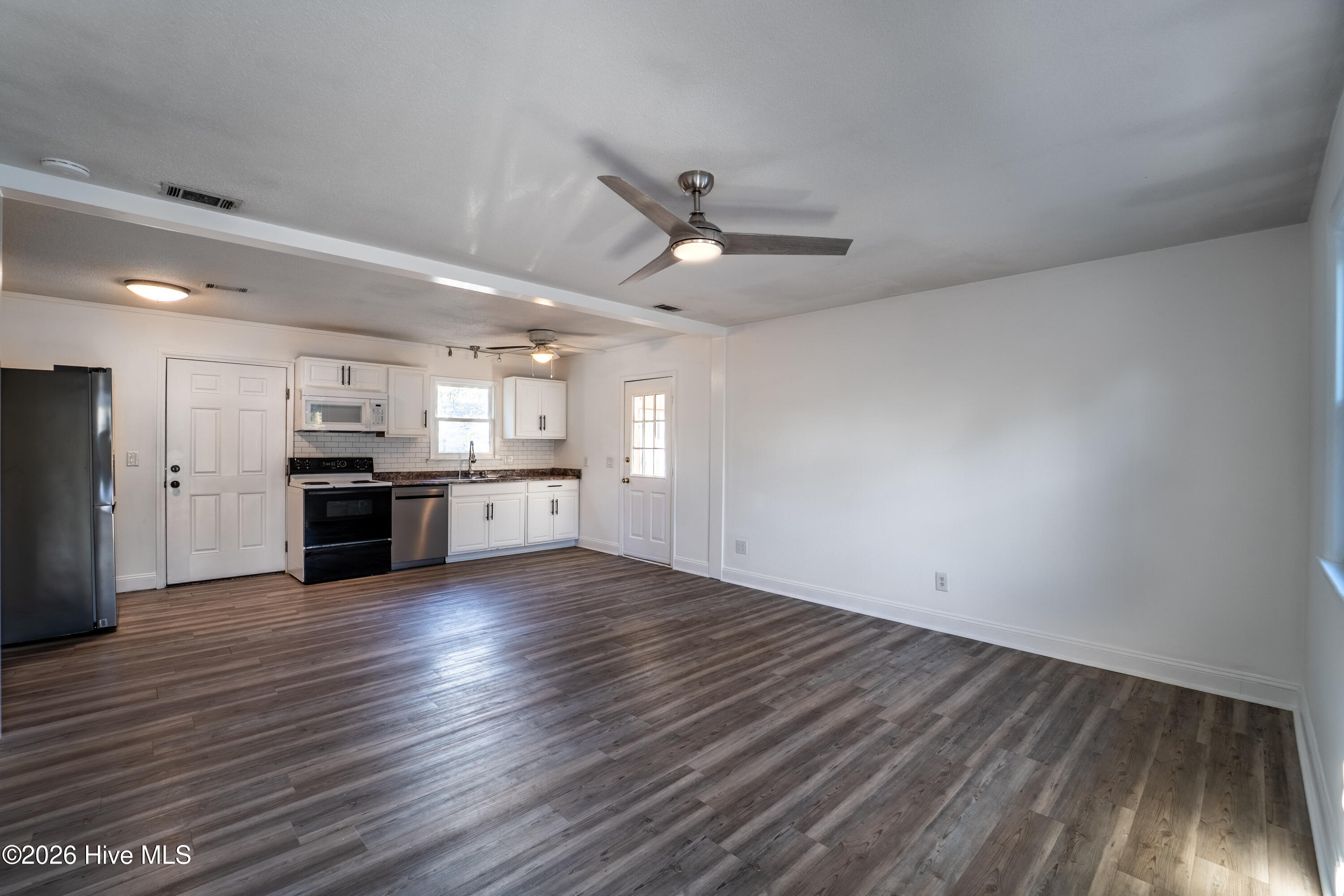 209 Wallington Road Wilmington, NC 28409 - Photo 5 of 28 209 Wallington Road-6