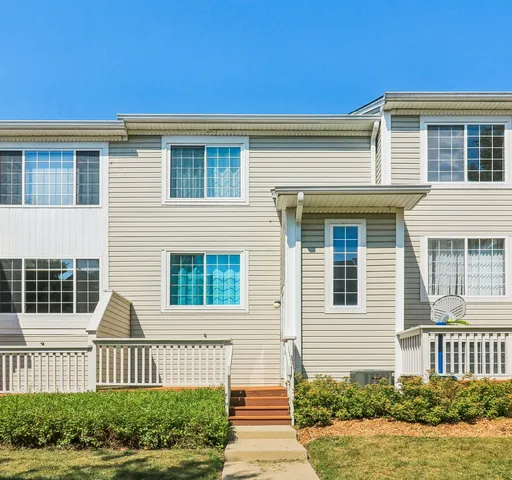 $199,900 | 47 South Treehouse Lane, Round Lake, IL 60073