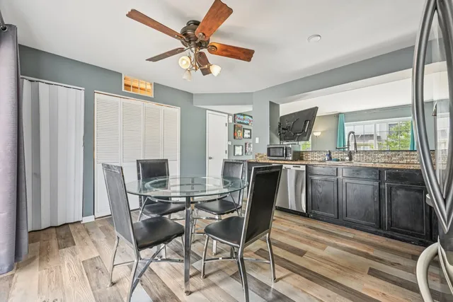 $199,900 | 47 South Treehouse Lane, Round Lake, IL 60073