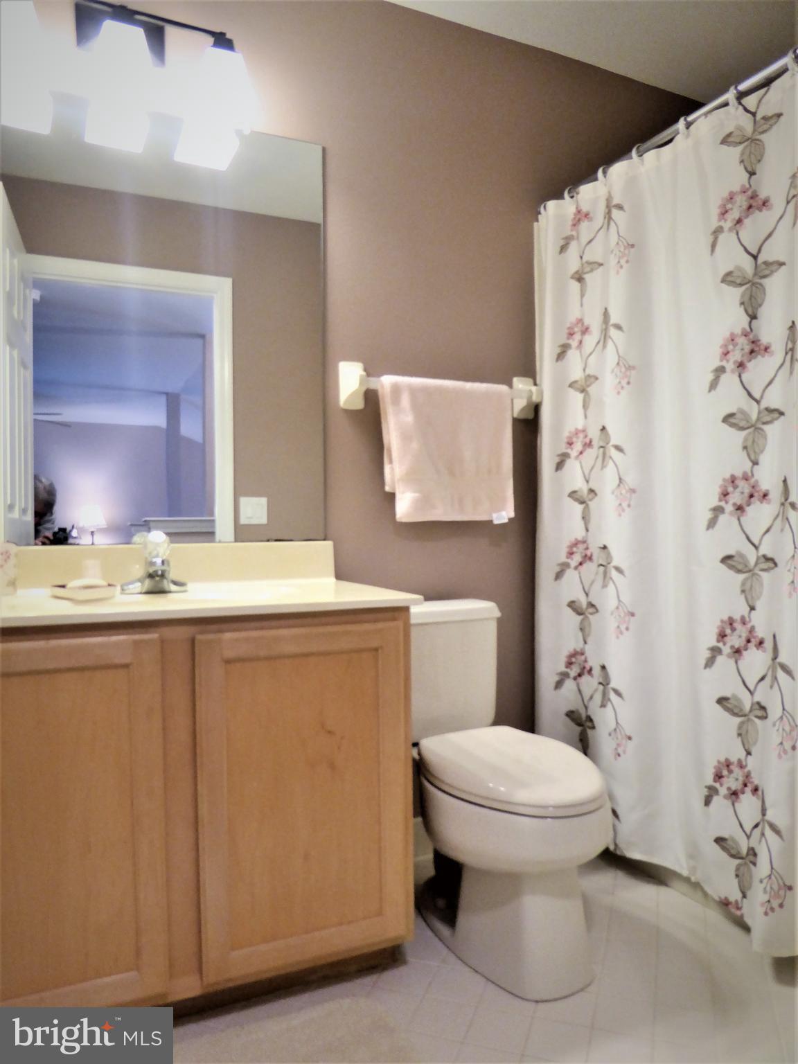 17 Pizzullo Road Hamilton, NJ 08690 - Photo 22 of 28 Upstairs Full Bath
