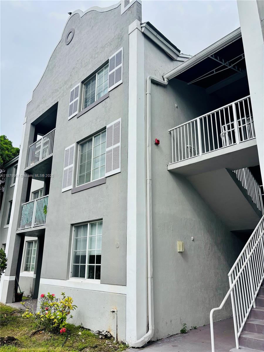 777 Southwest 111th Way, Unit 101 Pembroke Pines, FL 33025 - Photo 2 of 7 a view of an entryway of the house