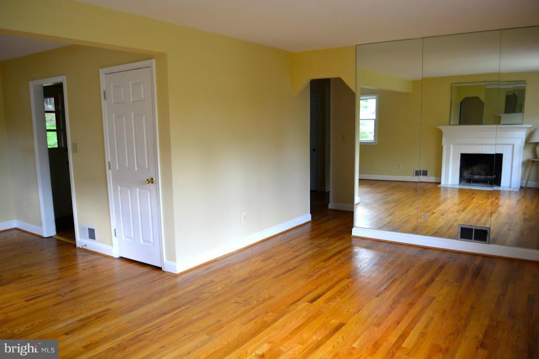 2907 Plyers Mill Road Silver Spring, MD 20902 - Photo 2 of 30 Living Room