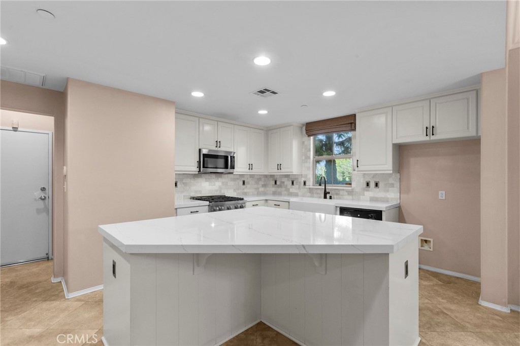 20433 Paseo Cresta Porter Ranch, CA 91326 - Photo 13 of 45