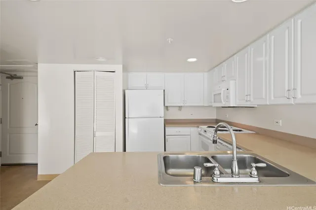 $308,000 | 1314 Kalakaua Avenue, Unit 908, Honolulu, HI 96826