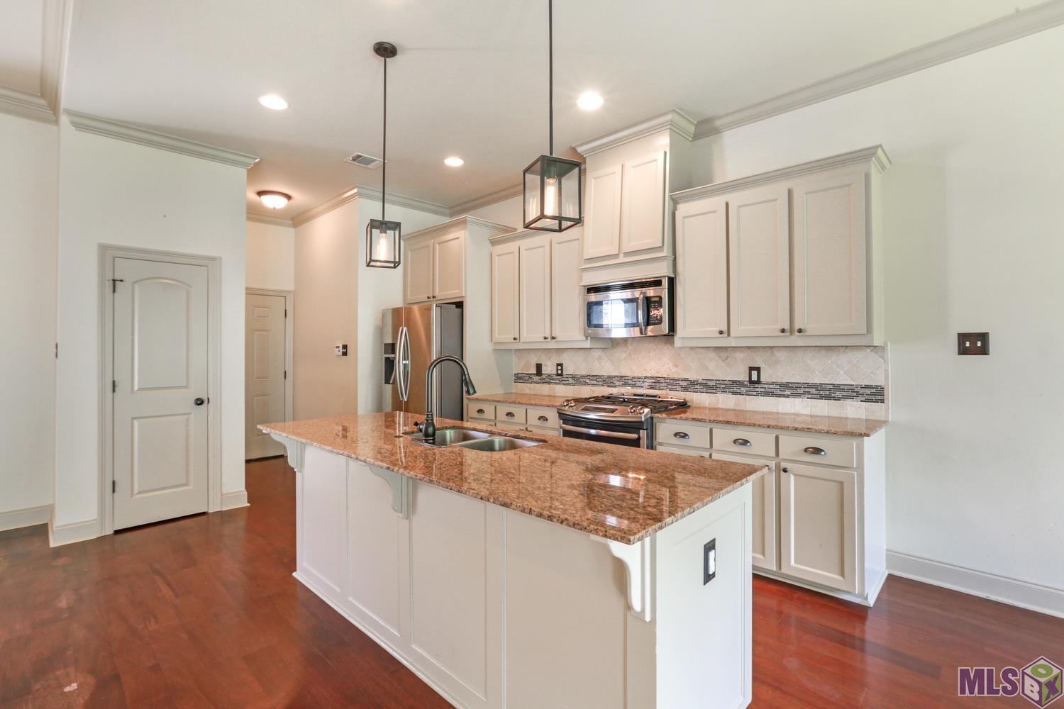 8323 Valencia Court Baton Rouge, LA 70820 - Photo 9 of 31 Gallery Image 9