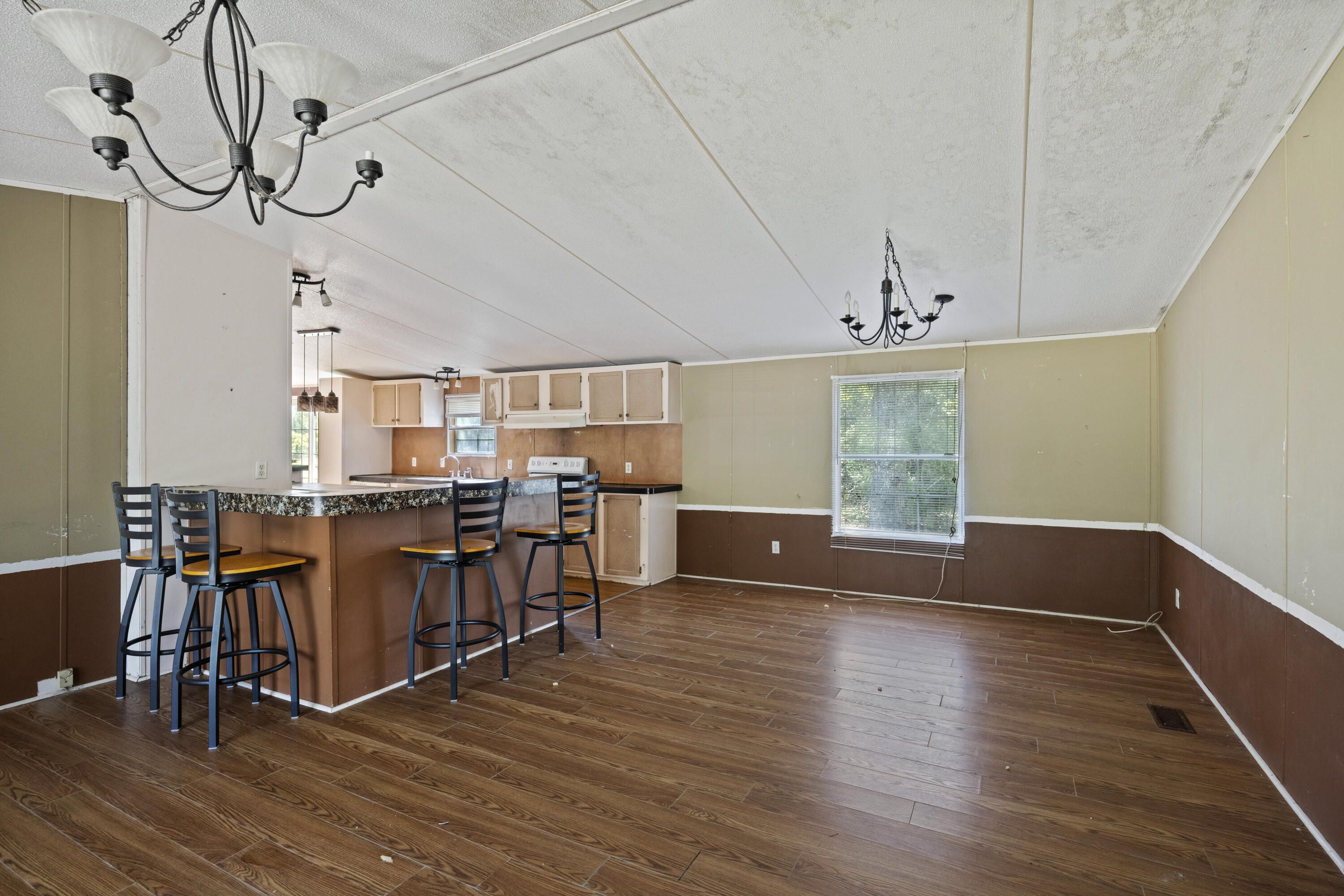 197 Davis Circle Walterboro, SC 29488 - Photo 12 of 33 243A8214