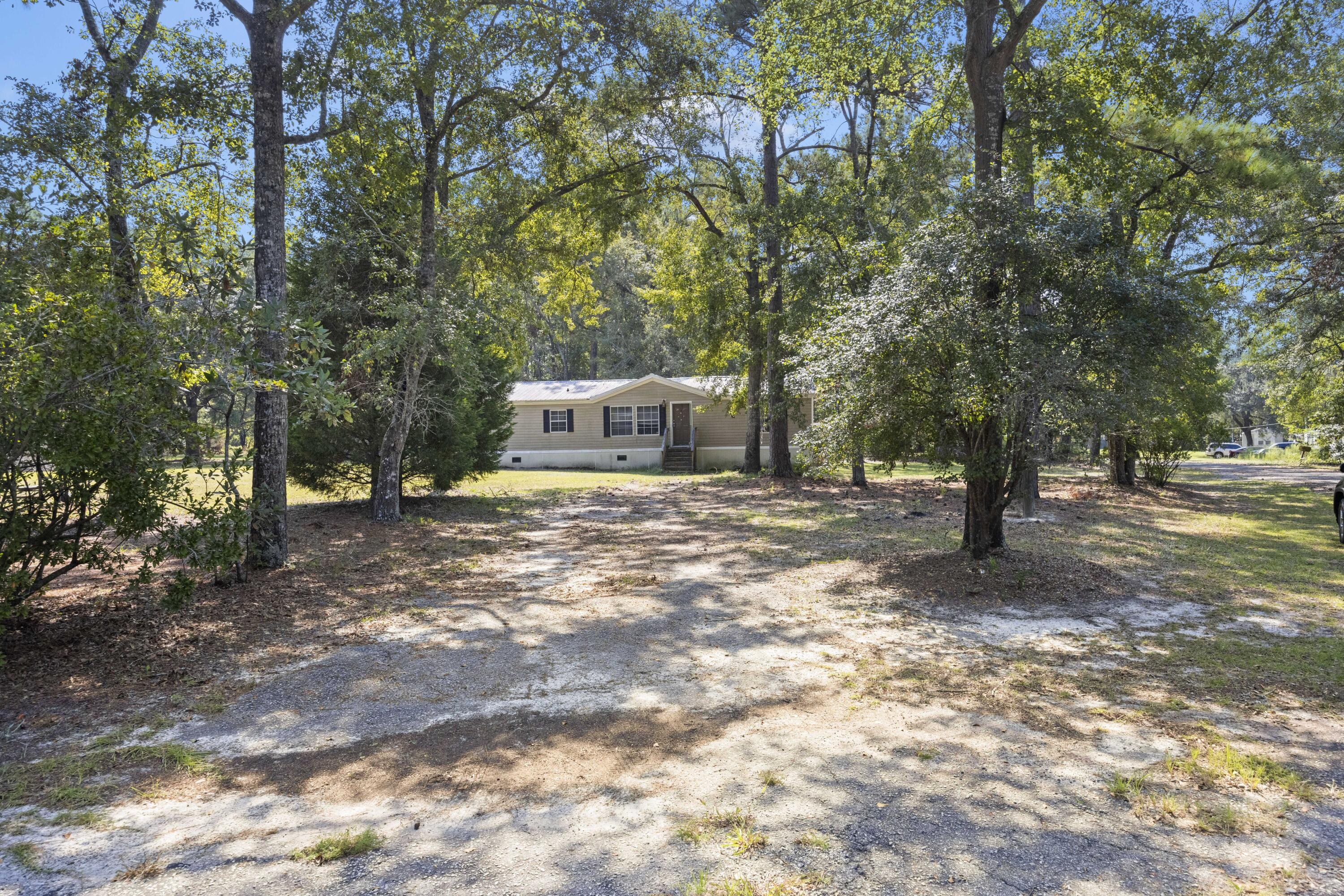 197 Davis Circle Walterboro, SC 29488 - Photo 2 of 33 243A8375
